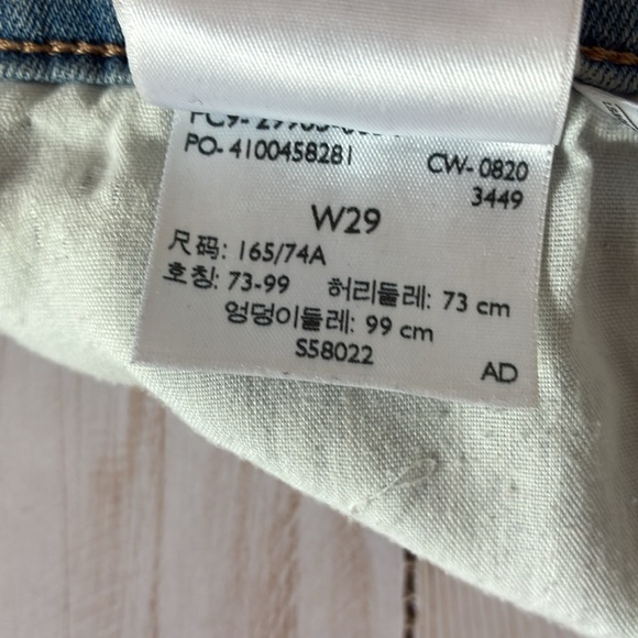 Levi's Mid-Length Cuffed Denim Jean Shorts Light Blue Rinse Sz 29 Women’s - Picture 6 of 6